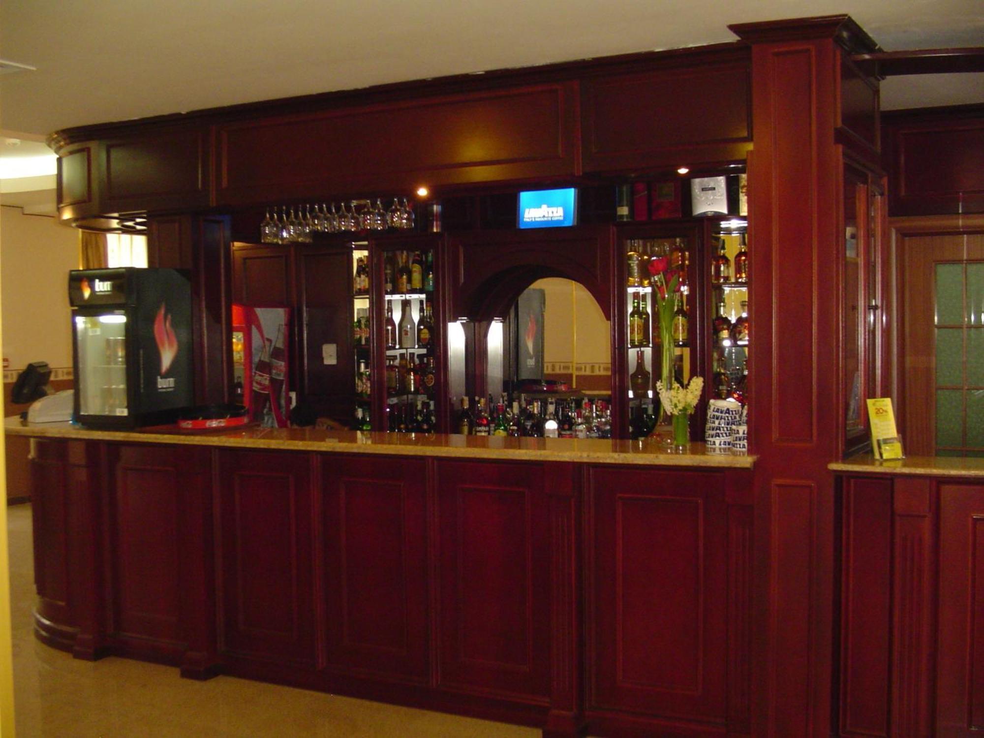 Hotel Europa Ploieşti Esterno foto